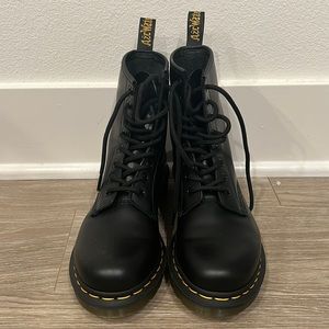 1460 WOMEN'S SMOOTH LEATHER LACE UP BOOTS